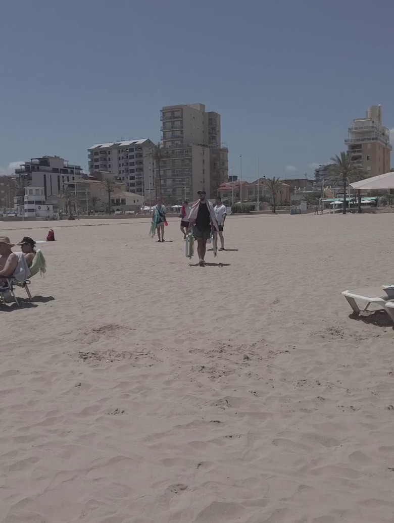 Diálogos de verano poster background