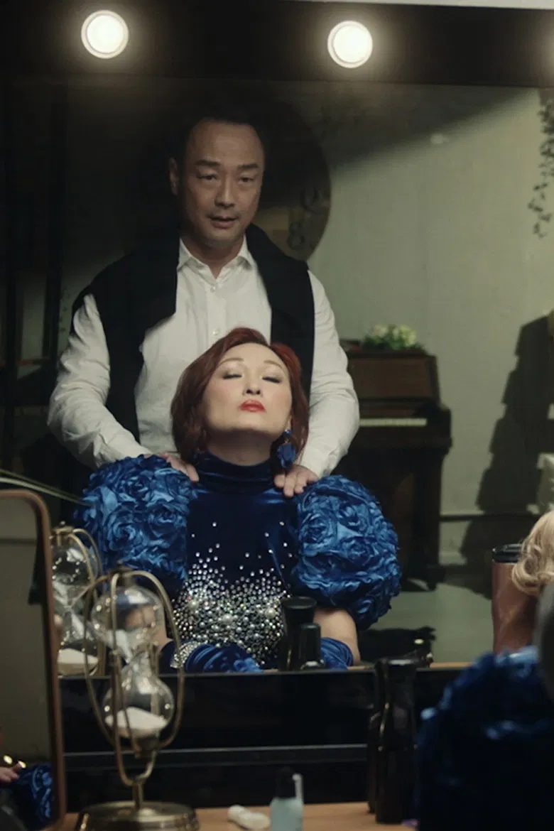 Queens poster background