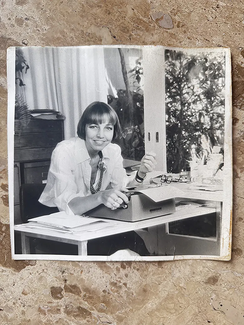 Marina Colasanti, Between Systole and Diastole poster background