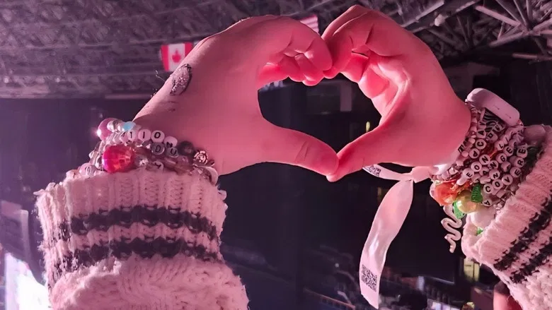 Taylor Swift performing