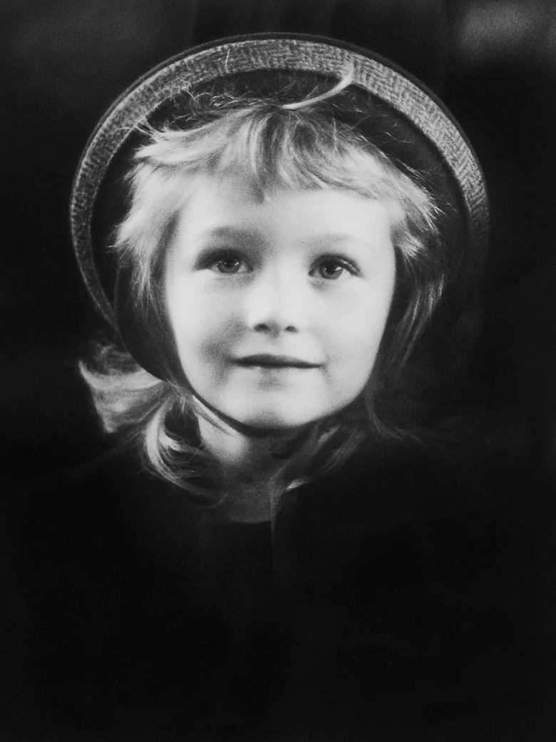 I’m the Girl - The Story of a Photograph poster background