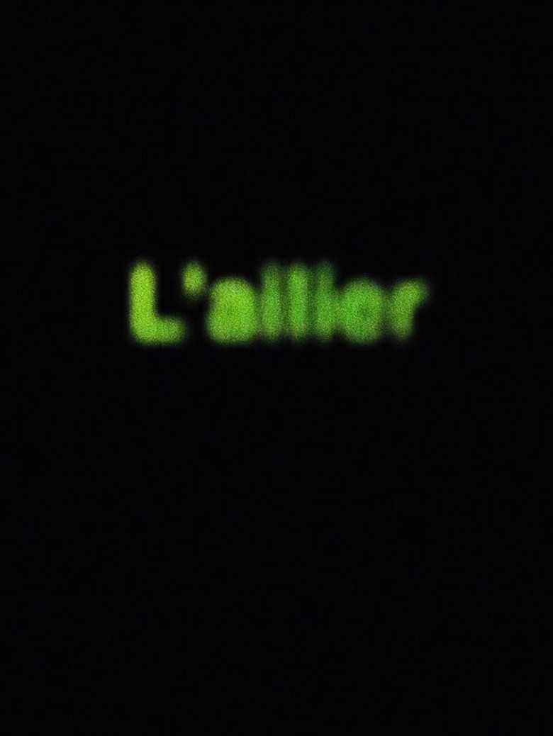 L'ailier poster background