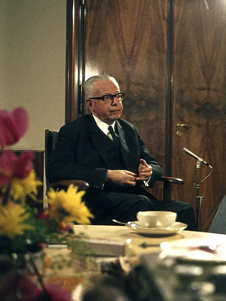 Es gibt schwierige Vaterländer, eins davon ist Deutschland poster background