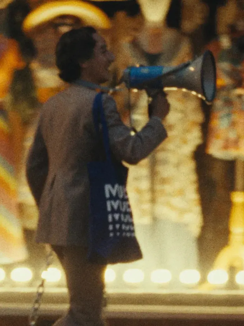 Viva La Revue poster background