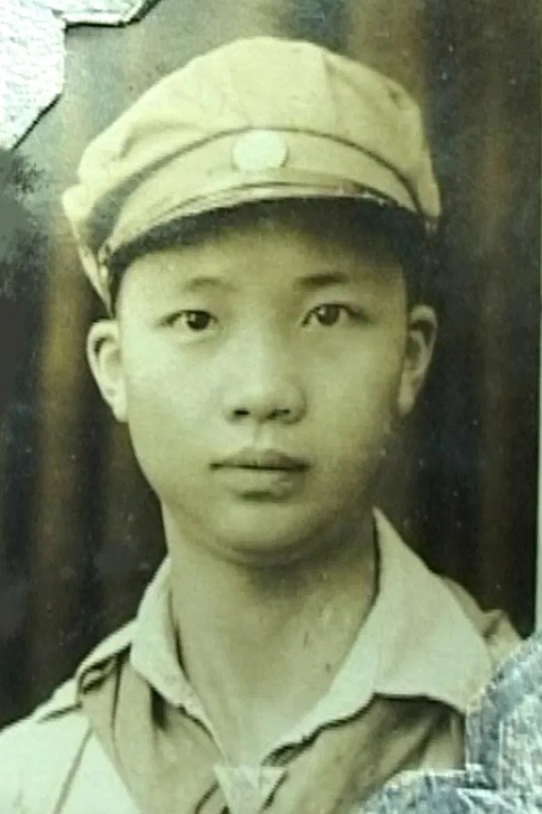 An Unextinguished Soul amid Turbulent Emotional Currents — Notes from a Visit with Mr. Xie Tao poster background