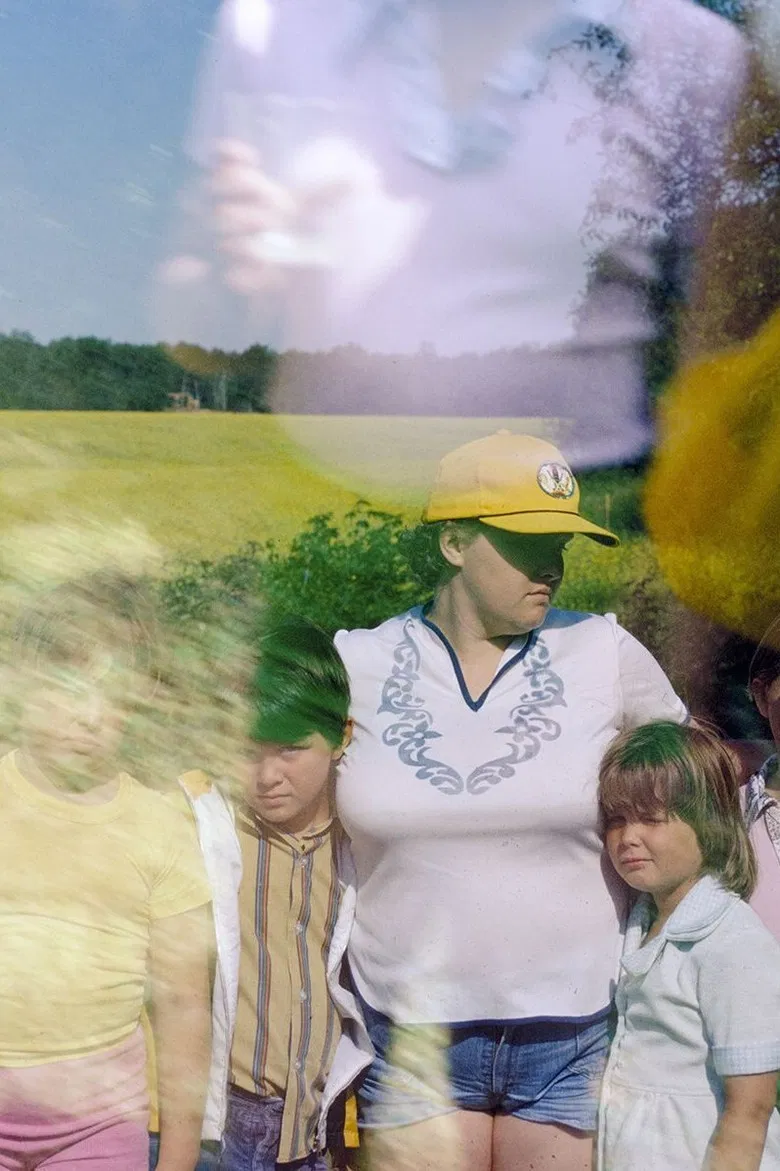 Unarchive poster background