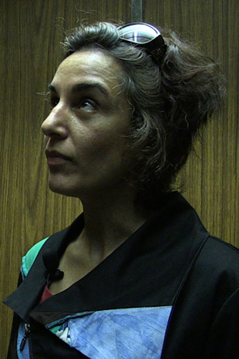 Cavale au Canada poster background