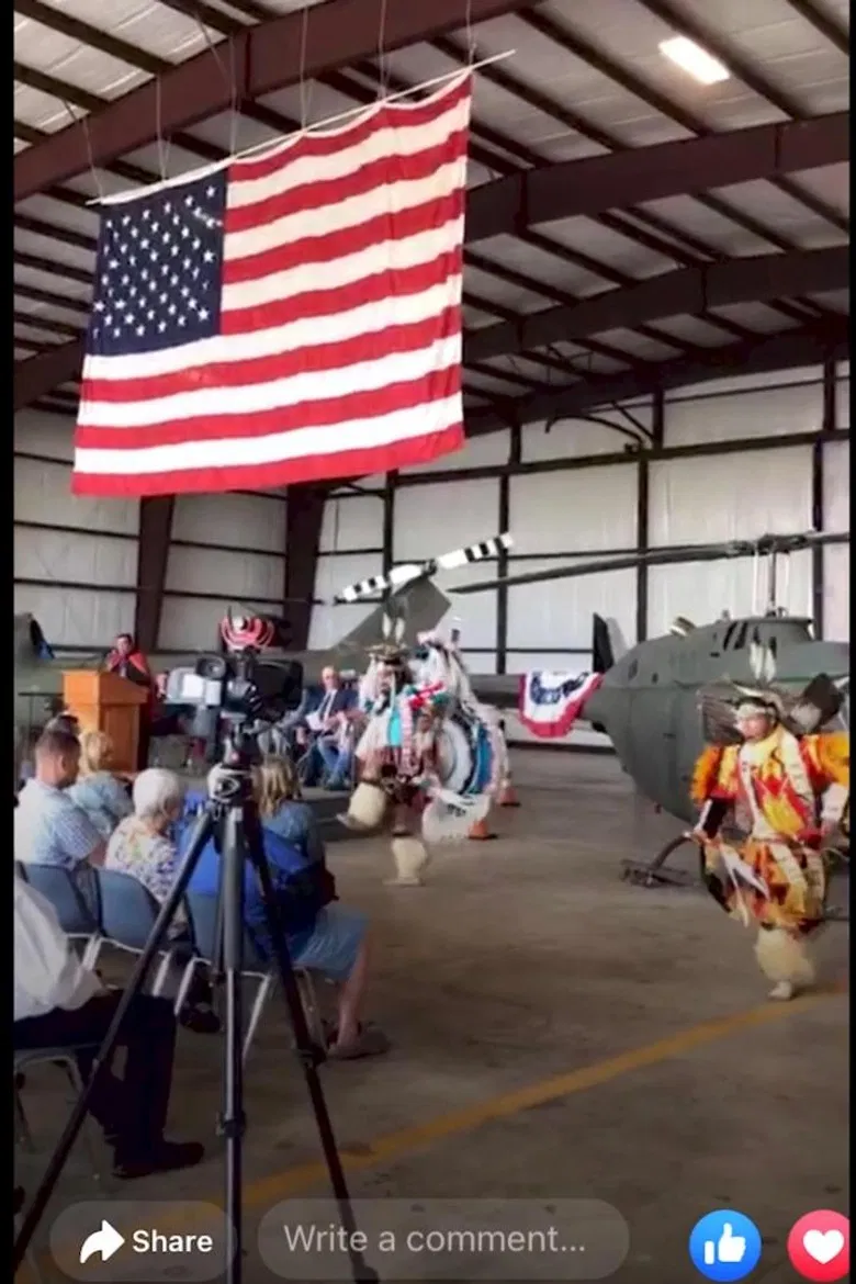 Dau:añcut (Moving Along Image) poster background