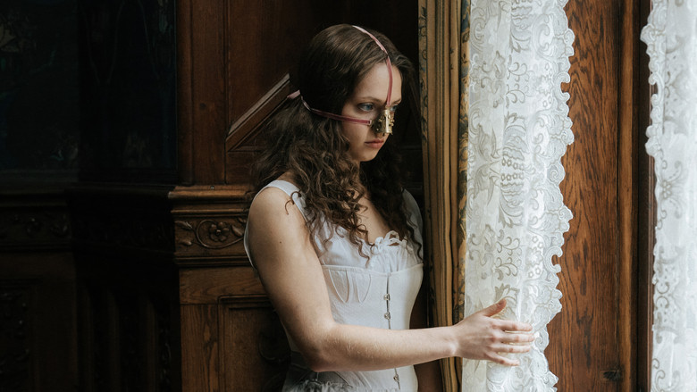 Elvira and her mother in a tense moment