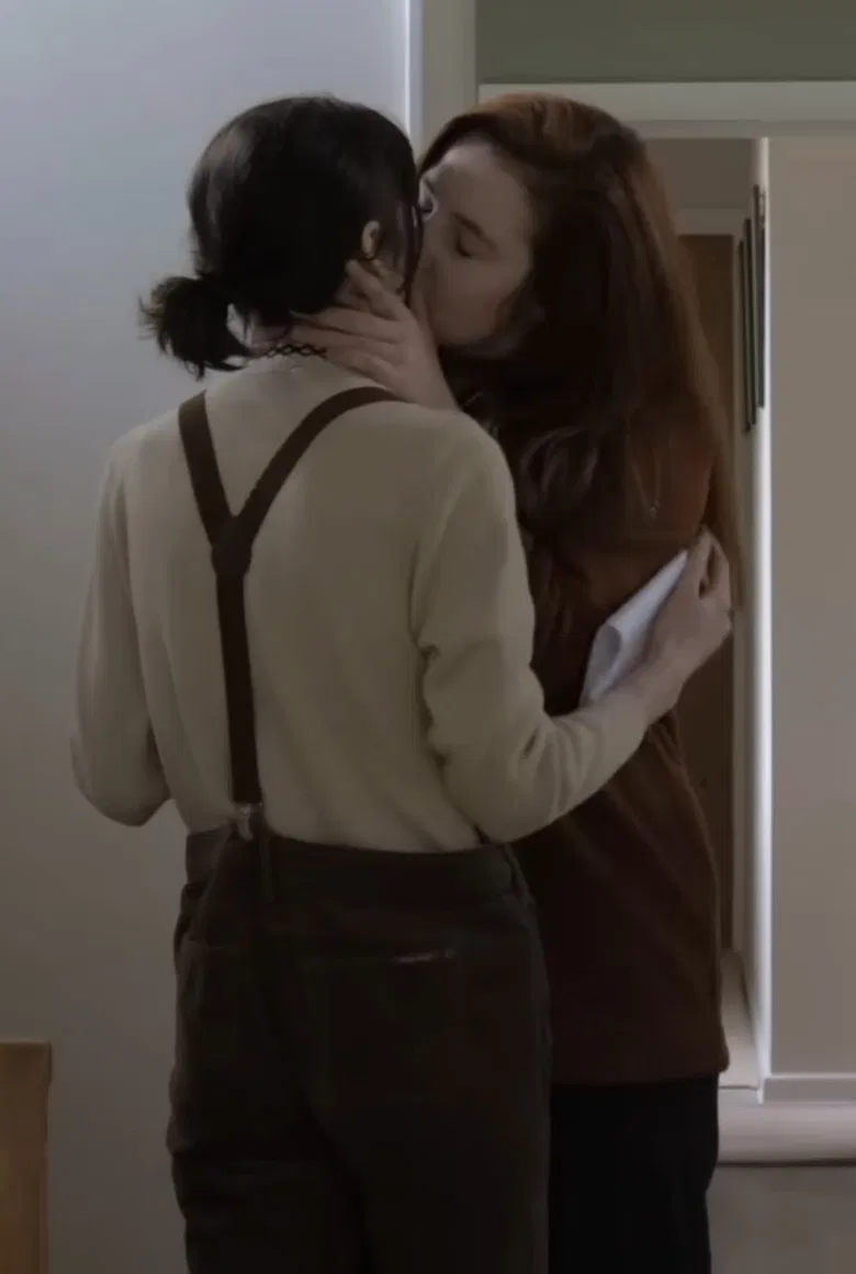 The Howling poster background