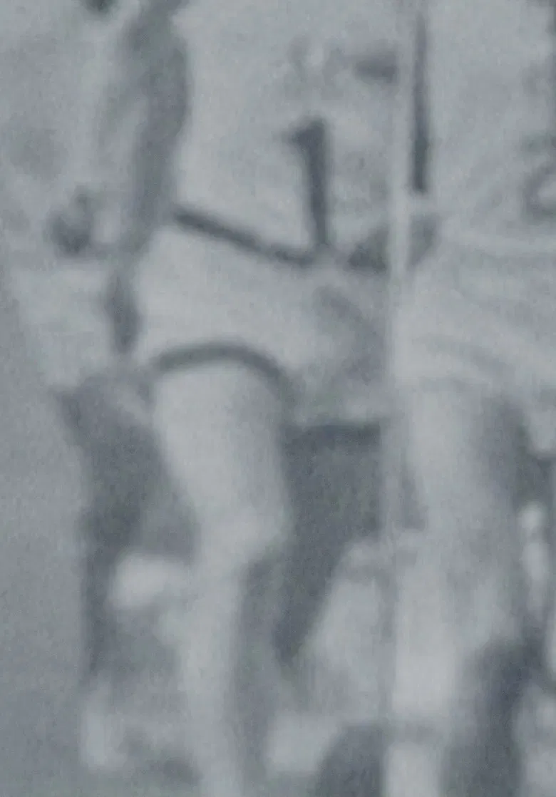 S/Título poster background