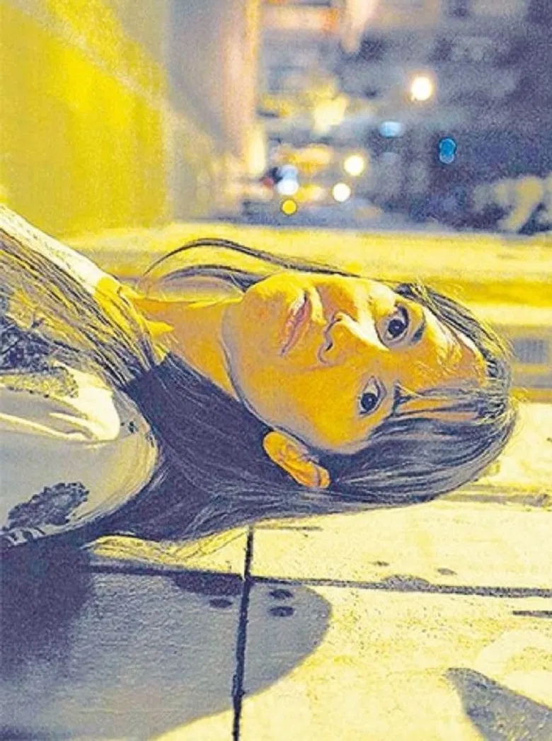 Ella se lo buscó poster background