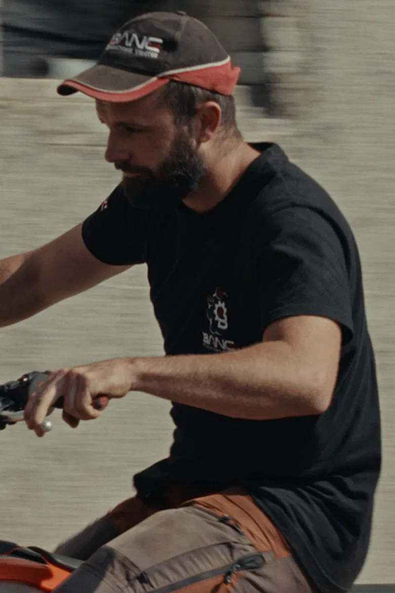 Antoine, Élise and Léandre poster background