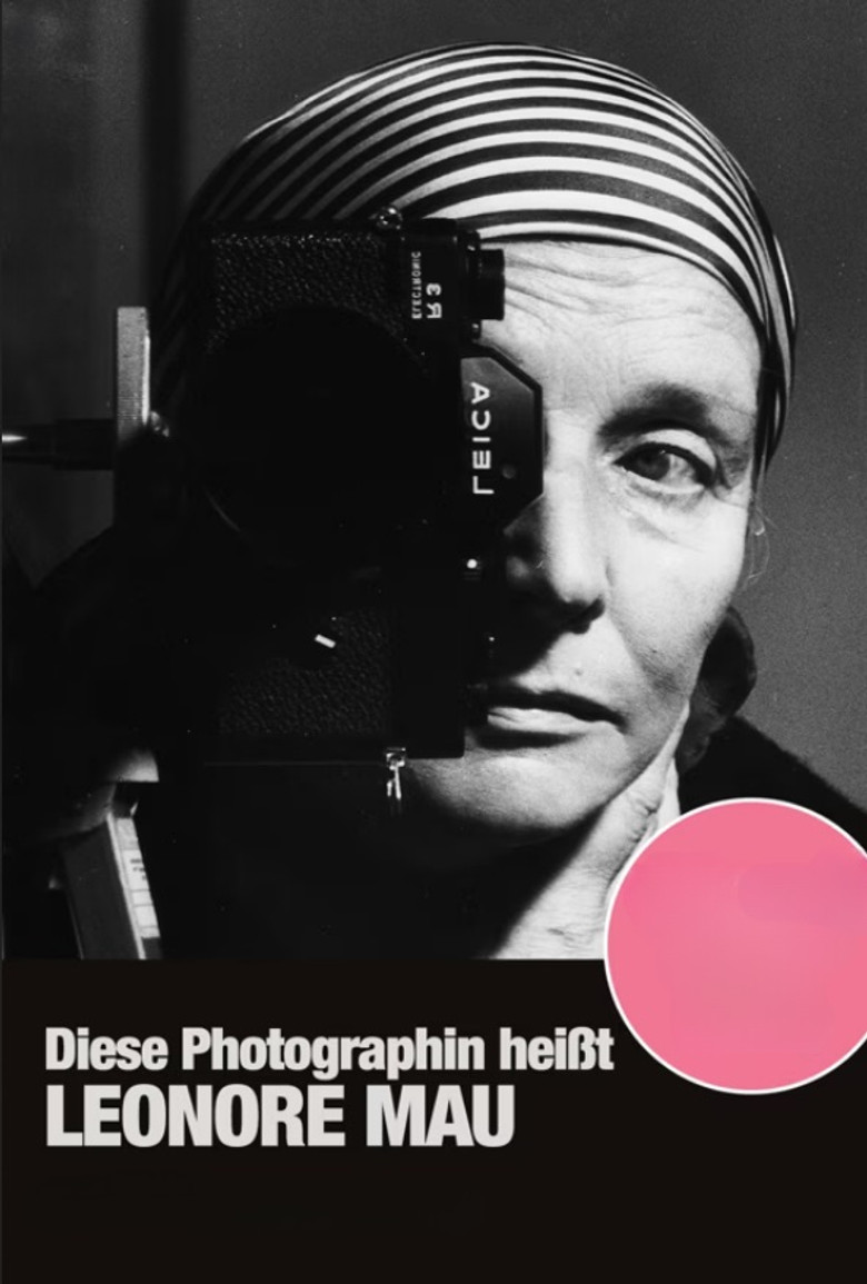 Diese Photographin heißt Leonore Mau poster background