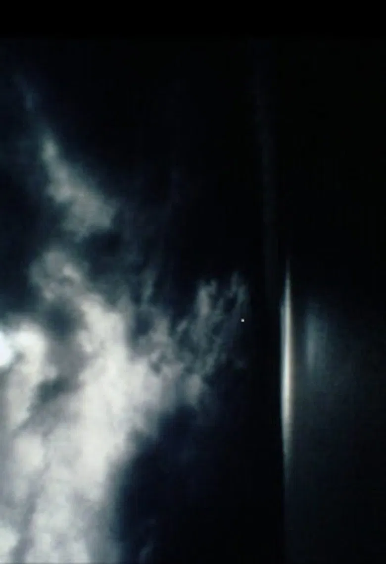 L’angle du monde poster background