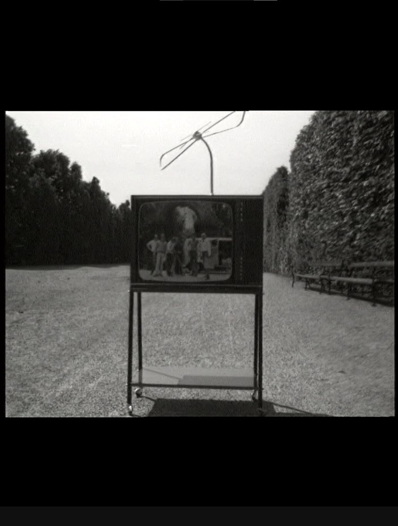 Die Kommunikation is das Medium poster background