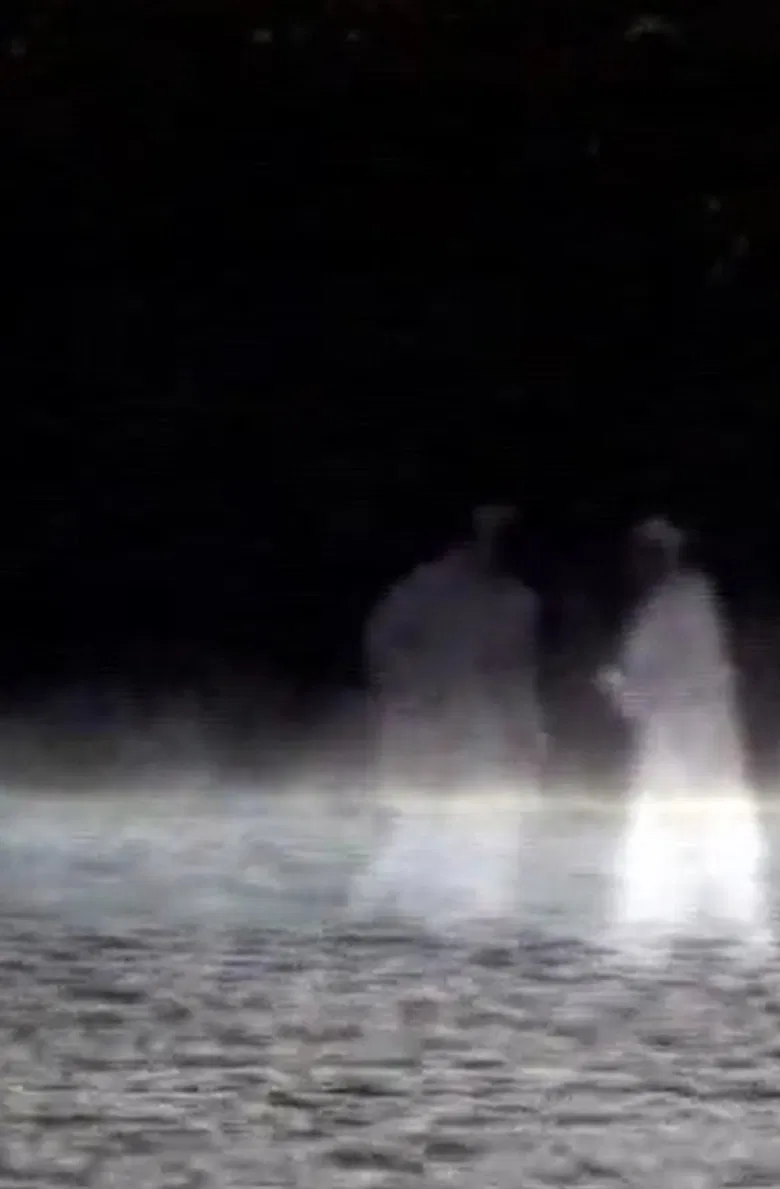 Les Heures d'argent, des illuminations poster background