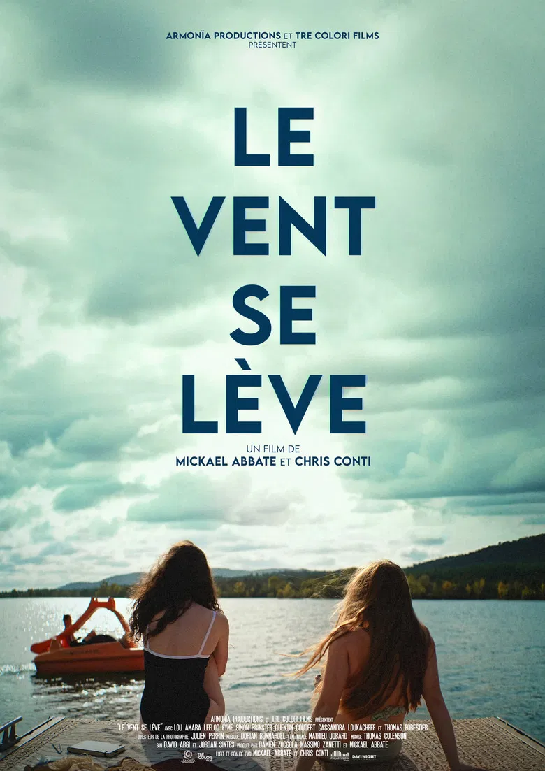 LE VENT SE LÈVE poster background
