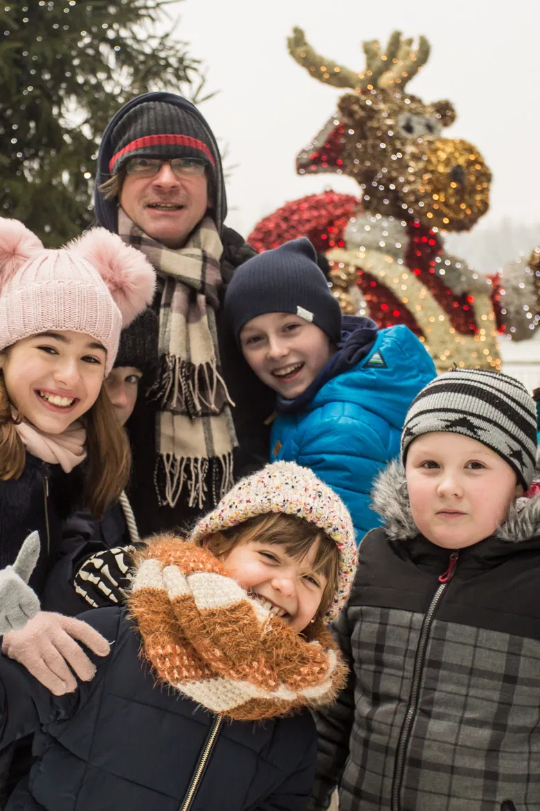 Prázdniny: Vianočné dobrodružstvo poster background