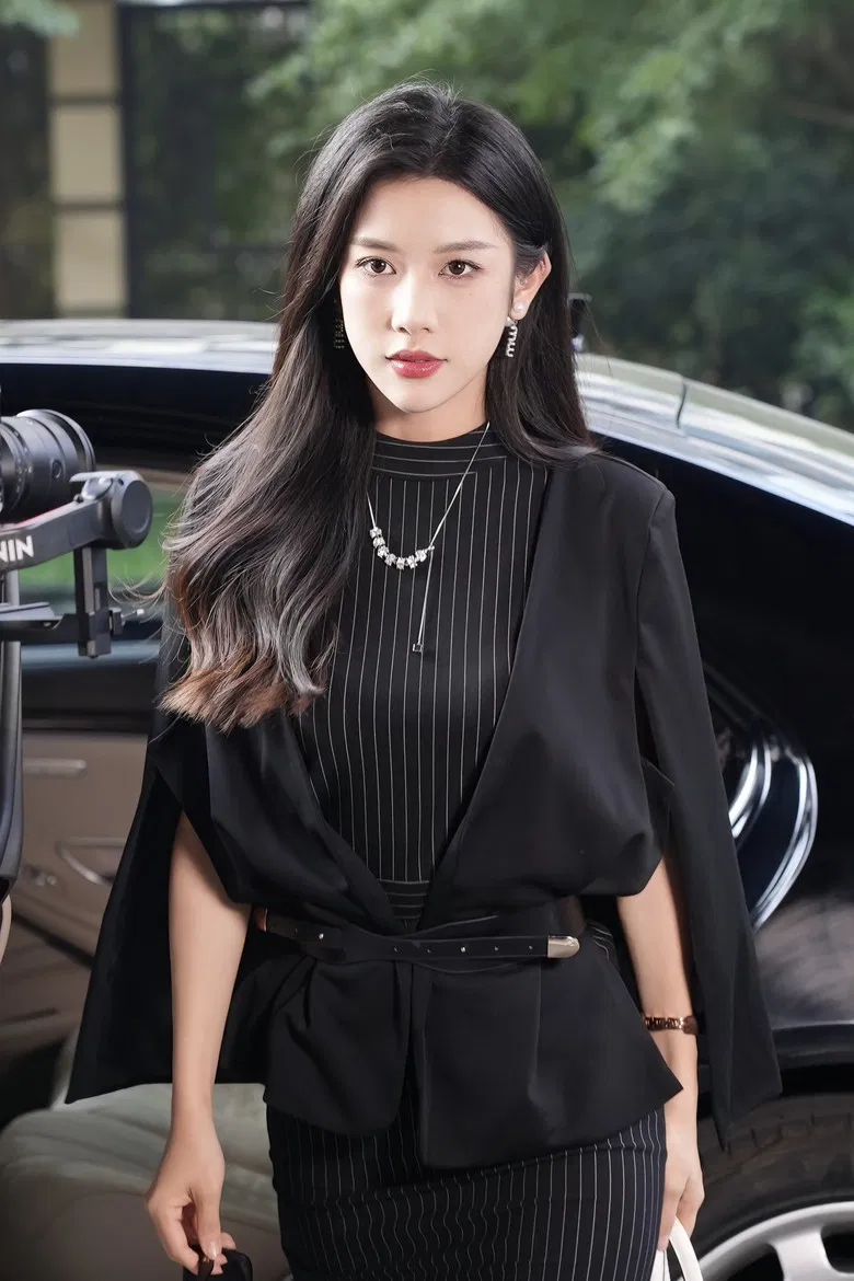 婚礼现场：姐姐飒翻全场 poster background