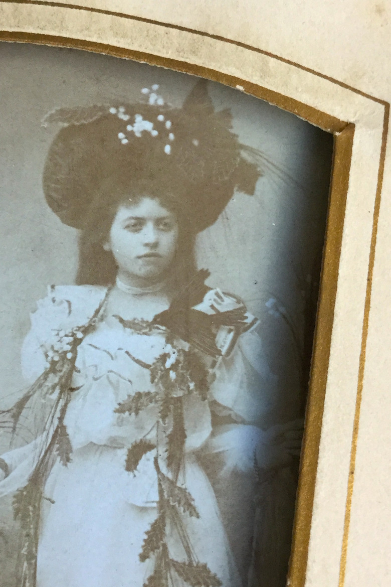 The Sisters of Gion poster background