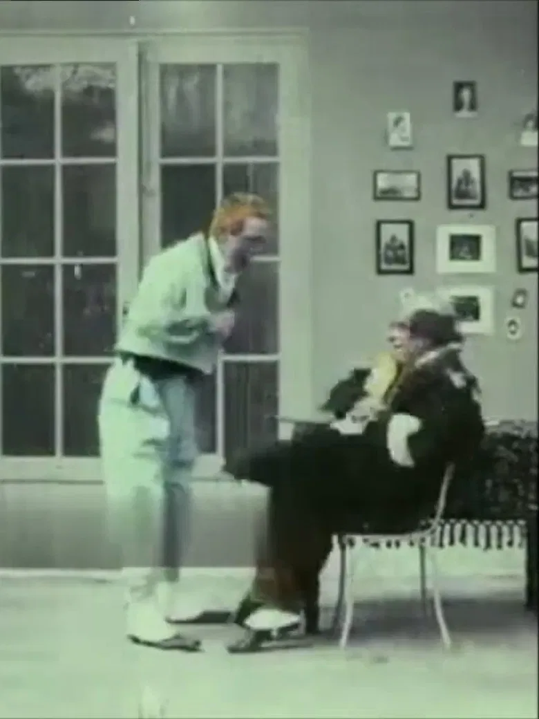 Chez le Photographe poster background