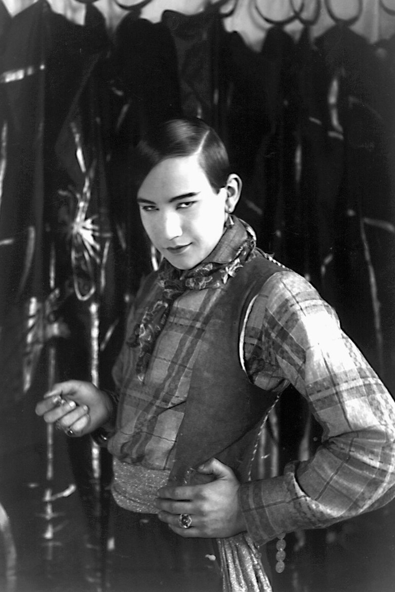 Mustat silmät poster background