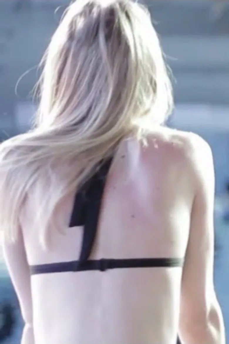 Femman poster background