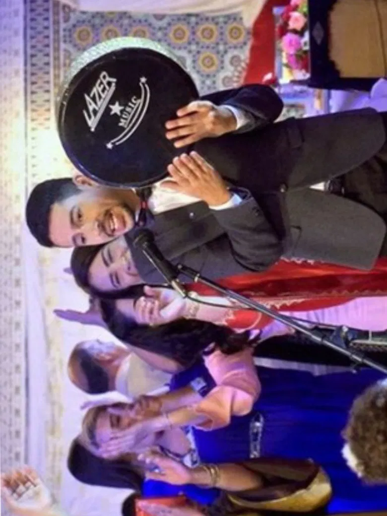 Mol lbandir poster background